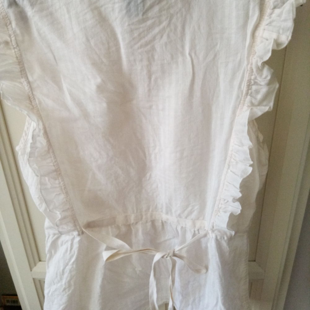 Marc Jacobs Ruffled Top. - Picture 4 of 8